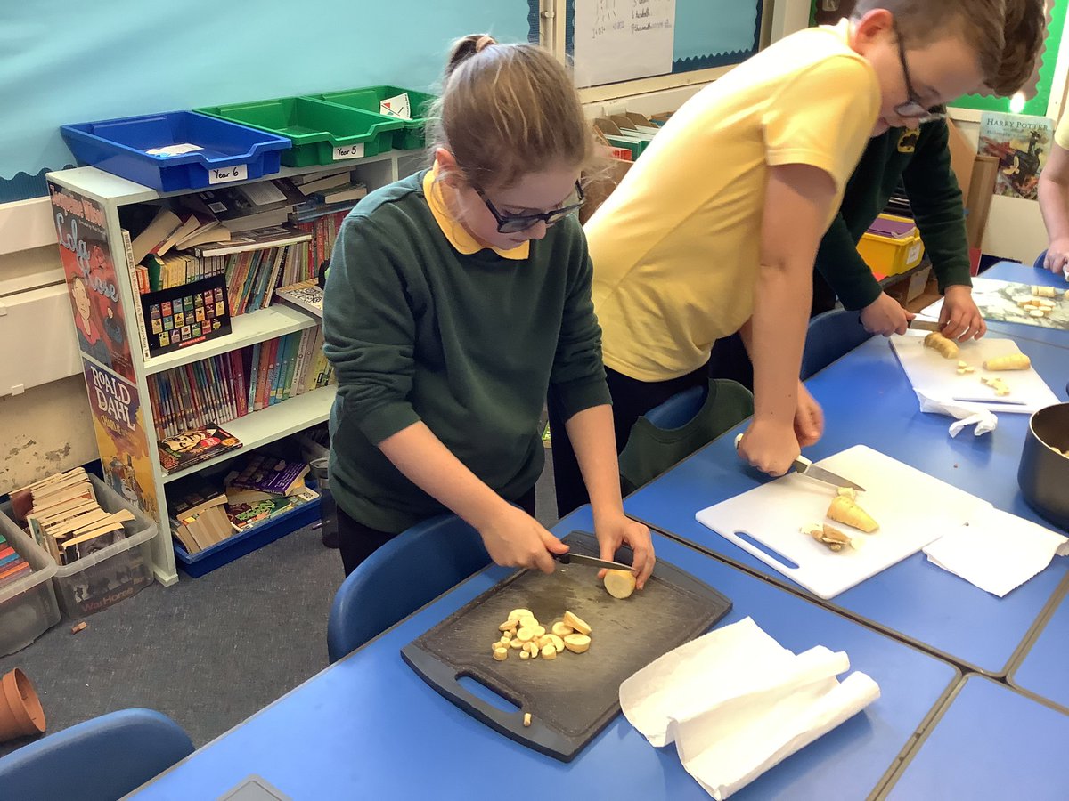PrimaryParkend's tweet photo. Safely chopping veg for our Soup https://t.co/W9LQVMtRdc