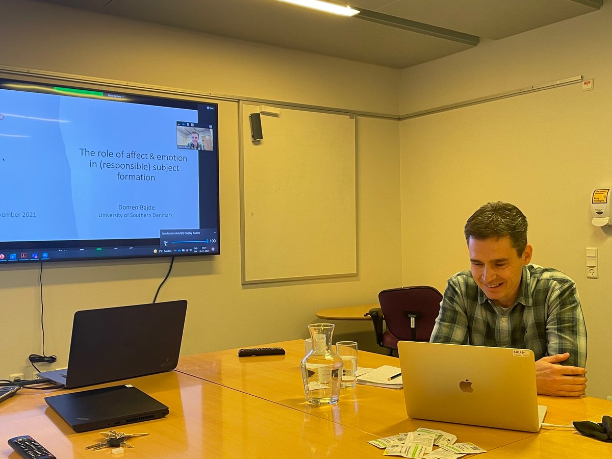 A quick trip to Lyon from the meeting room at @imm_samf - @BajdeDomen talking about affective governance &amp; apparatuses at <a href="/lifestyle_em/">Lifestyle research</a>’s research day