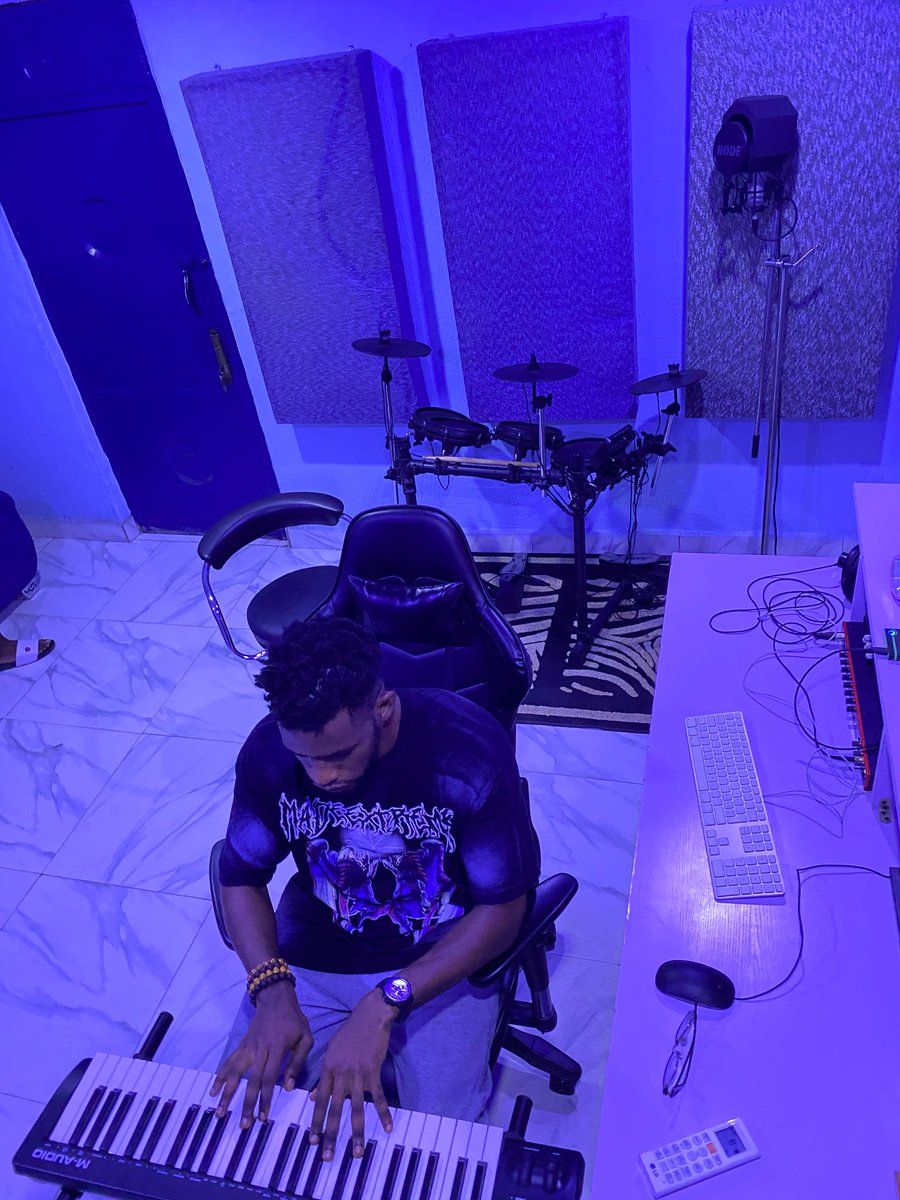 Fiziedeen's tweet photo. World @JonnDeux Day!
Best studio engineer, best guy!

If you haven’t gotten Jonn to engineer your record, you dey fuck up! https://t.co/qBYXgqp9t9