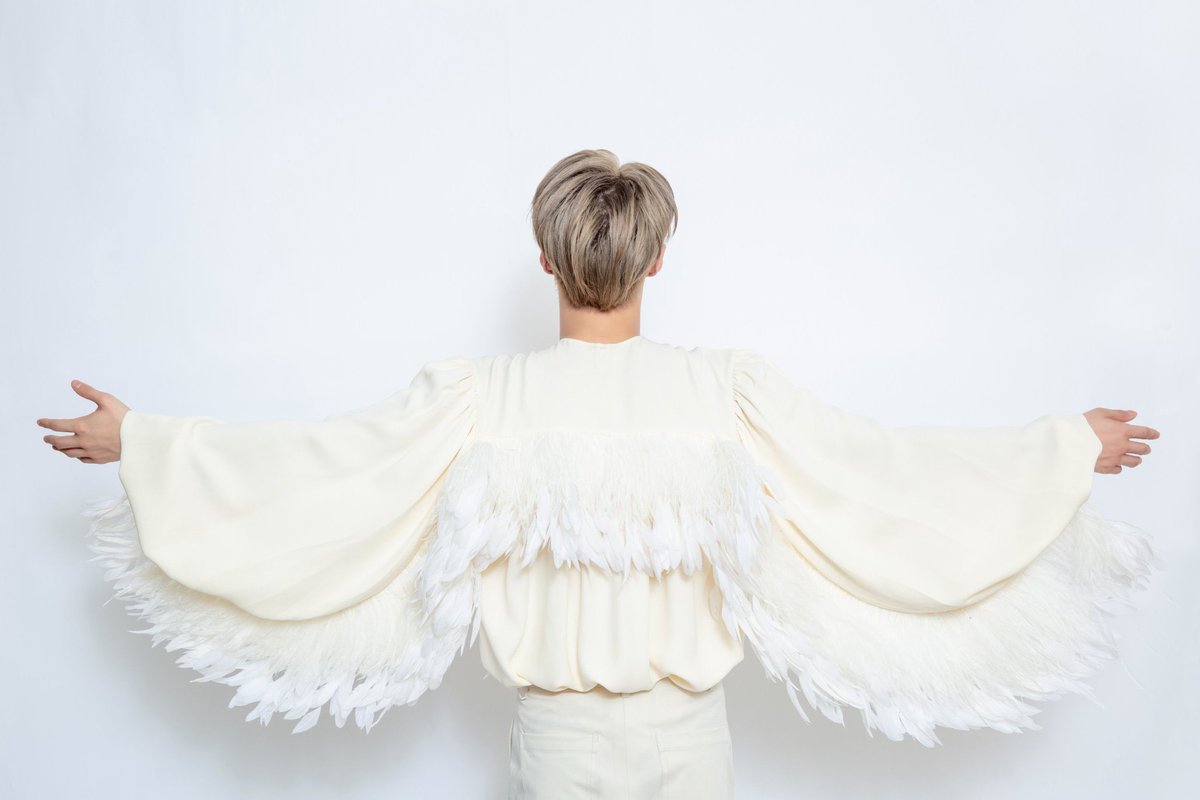 exo_love080412's tweet photo. [TWITTER] 251121

Actualización de #LayZhangStudio con fotos promocionales de "Bee With You”.💜🤍

"La ropa blanca revolotea y el polvo no está manchado. ¡Con tu apoyo, nuestro @layzhang tendrá más esperanza y podrá extender sus alas aún más! #LAYBeeWithYou".
(+) https://t.co/AuM5Jimm1T