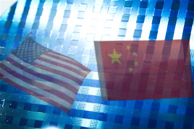 DIGITIMES_EN's tweet photo. US puts China quantum computing companies on trade blacklist #ASMedia #China #fabless #IC #ICmanufacturing #ICTmanufacturing #IT #CE #PC #CE #Quantum #quantumcomputing #semiconductor #Server #IPC #cloudcomputing #IoT... #DIGITIMES https://t.co/T31c0amZd5 https://t.co/einYq6V1GK
