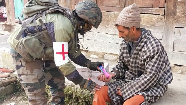 Noor_E_Vilgam's tweet photo. Awareness Lecture Cum Khariyat Patrol By Army Camp Kakrosa
With an aim to create awareness about the Cold Injuries for the general public of Chak, Zafarkhani and Waissa, a lecture was conducted with PHC, Villgam.
#KhairiyatPatrol
#NayaKashmir
#PathOfProgress
#IndianArmy https://t.co/Hrju2qsImJ