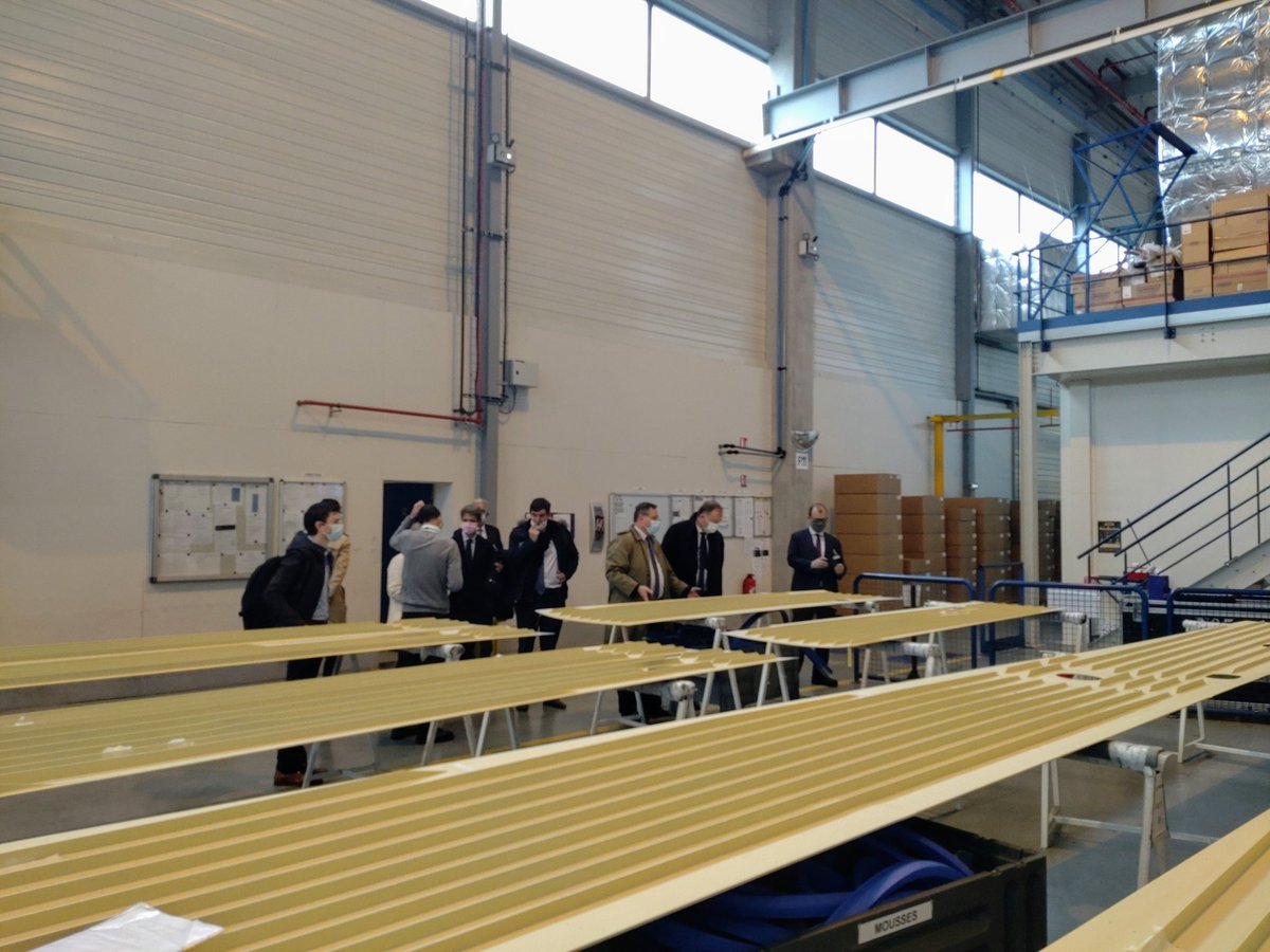 Prefet44's tweet photo. [#SemaineIndustrie #SEDI2021]
Déplacement du préfet chez @DAHER_official
 à @SAGL_mairie pour la pose de la première pierre du futur centre de #recherche sur l'#aerostructure
Le préfet a visité le site industriel qui a bénéficié du dispositif #FranceRelance pour l'#aéronautique https://t.co/IOOprR5d0B