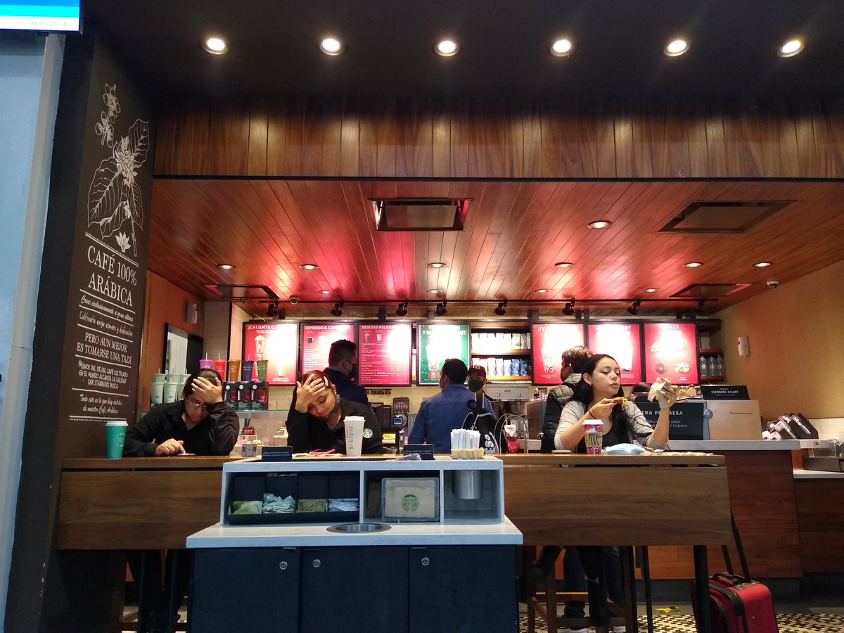MissKarla5's tweet photo. @StarbucksMex tres lugares para sentarse en el aeropuerto de Monterrey y los ocupan sus empleados, neta?? https://t.co/aOf9ILQaz9