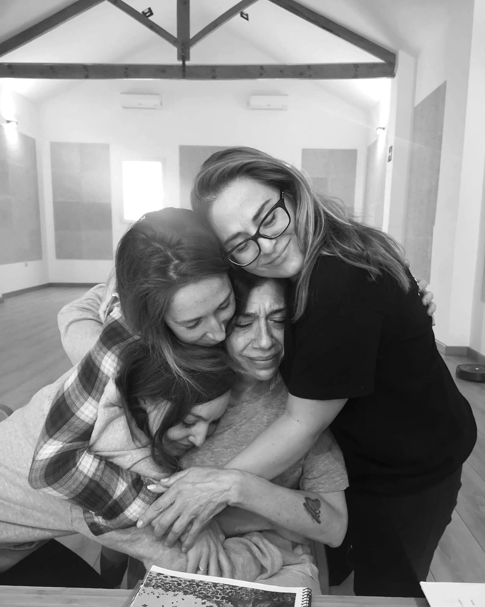 KendosanProd's tweet photo. Trabajar con mujeres talentosas es un regalo.  Lo que estáis creando con 'Aquellas migas de pan' es amor. 

Gracias @Inma_Cuevas @Alba_Enriquez @Carmen_Ibeas #Mónicabardem

📷 @NikoVerona https://t.co/0iwQW8vKsB