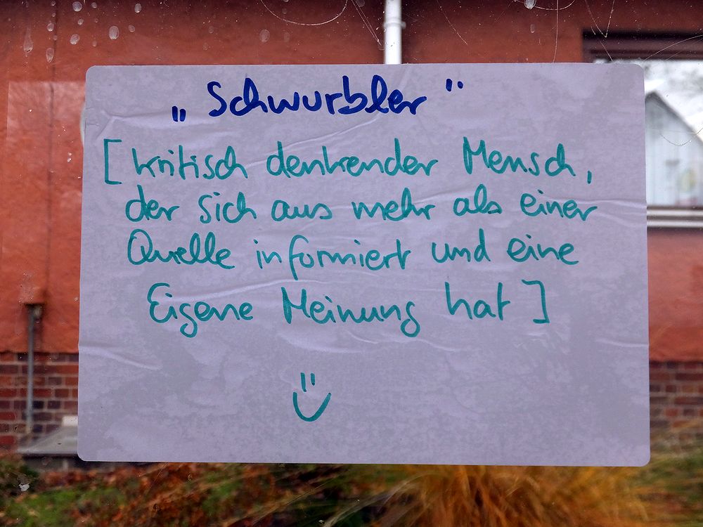 Olaf_HB's tweet photo. wenn #schwurbler jetzt schon handgeschriebene #aufkleber an bushaltestellen platzieren, um ihre zweifelhafte #meinung zu rechtfertigen... dann wird's wirklich düster! :-/ heute ganz in meiner nähe gesehen... apropos "#quellen": @bild, #failbook & #telegram... *lol_&_ouch* ;-o https://t.co/uHxieeQ5me