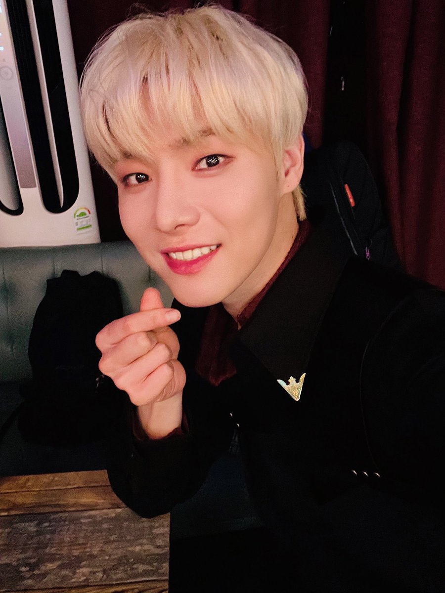 official_ONEWE's tweet photo. [#용훈] 막냉이랑💕 https://t.co/FJSXTxoOo1