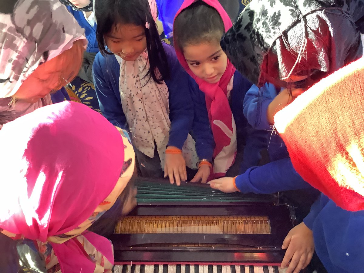 gfprimarycov's tweet photo. Year 2 had a fantastic time visiting the Gurdwara this morning. We saw the prayer hall, where the langar is eaten and had a go on the instruments. Even Miss Lewis had a go! #GFY2 #GFRE https://t.co/y5iJclxJlb