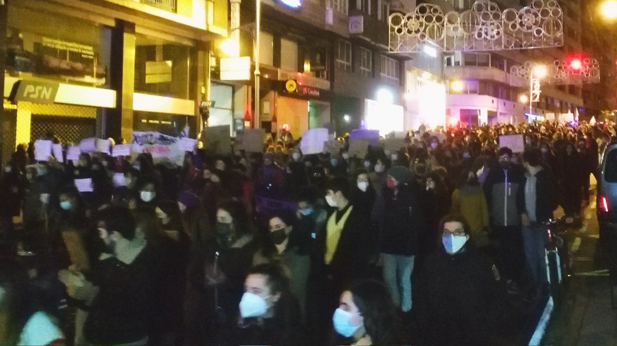 Podemos_Galicia's tweet photo. Onte saímos ás rúas de toda Galicia para clamar contra as violencias machistas. 

Querémonos vivas! ♀️ https://t.co/VBfWI4qxR2