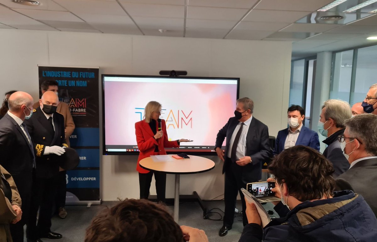 risingSUD's tweet photo. @risingSUD a accompagné la @TEAM_HFABRE dans la mise en place de #pracciis, saluée ce matin par la Ministre déléguée à l'Industrie, aux cotes de Bernard KLEYNHOFF, comme un des 1ers centre d accélération a l industrie du futur en France !
#frenchfab #regionsud https://t.co/gNDLp9tCLF