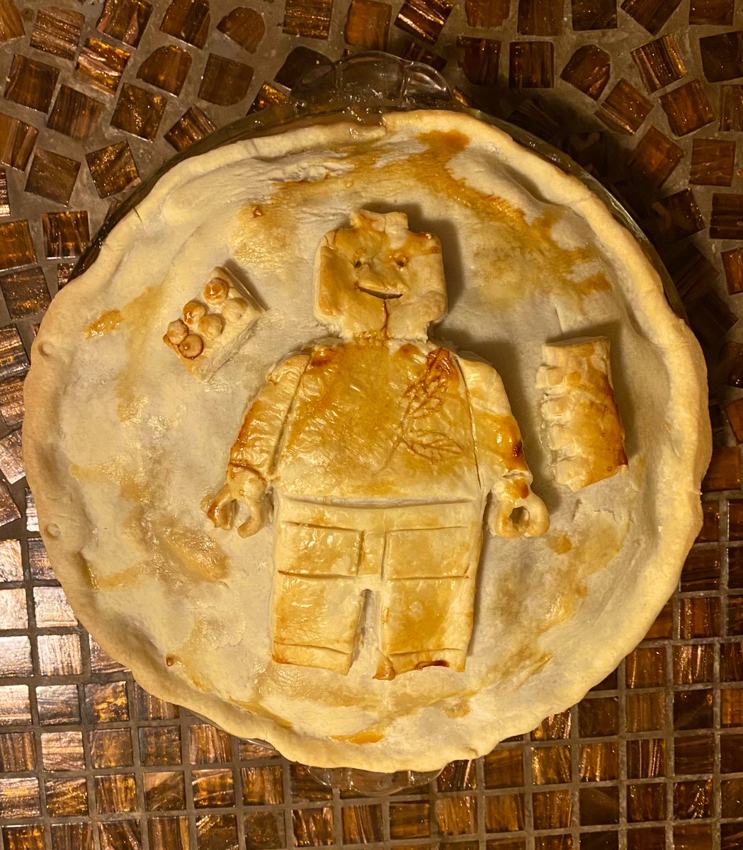 _The_Kate_D's tweet photo. #LEGO Minfig pie topping! Thanksgiving 2021 #BuildToGive ⭐️ #BuildToChange @LEGO_Group https://t.co/GtaWV3pjS2
