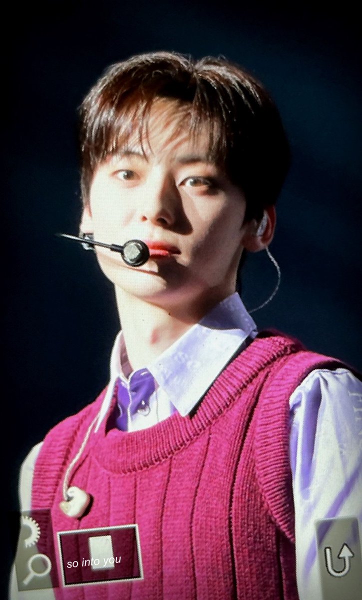 sointoyou_'s tweet photo. 211126 #민현
계속 여기저기 러브들 바라보던 민현이🥺 https://t.co/LCAp8F0EHy