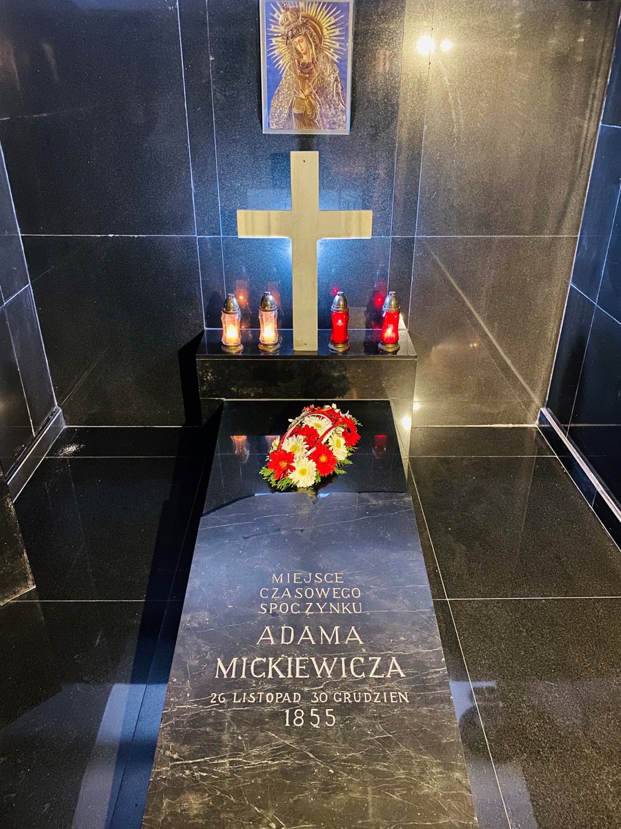 PLinIstanbul's tweet photo. 📍166 yıl önce, 26 Kasım 1855'te 🇵🇱 milli şairi Adam Mickiewicz İstanbul'da vefat etti.
Kendisi, zamanında Türkiye'de Polonya Lejyonlarını oluşturmaya çalıştı. 
Hayatının son aylarını geçirdiği ev, İstanbul'un tarihi geleneğinin kalıcı bir parçası olarak müze haline getirildi. https://t.co/sgMVtduLNq