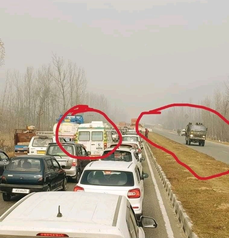 imtiayaz__'s tweet photo. Photograph shows it perfectly.
#Kashmir https://t.co/hSC0pL9hhB