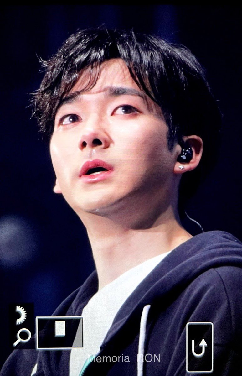 Memoria_RON's tweet photo. 211126 더블랙 콘서트
아로니 울때 러브들 다 울었어ㅠㅠ
#아론  #ARON  #뉴이스트 #NUEST https://t.co/JxacboVDPH