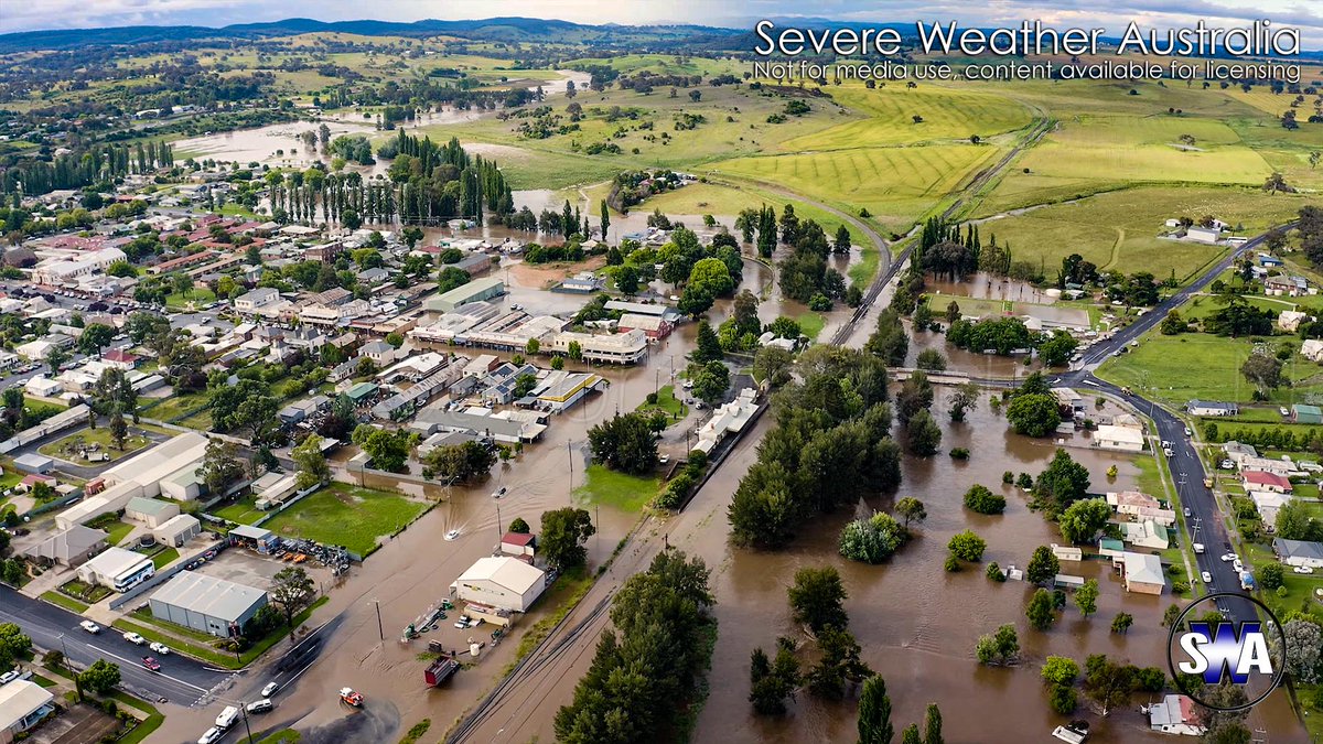 SevereWeatherAU's tweet photo. These images were captured by SWA Member Troy Barrett showing the impact of the flooding in Molong, NSW. Video to follow here: https://t.co/hPz7xqQZzL  Media licensing via SWA. #NSWFloods https://t.co/zT0zryKynx