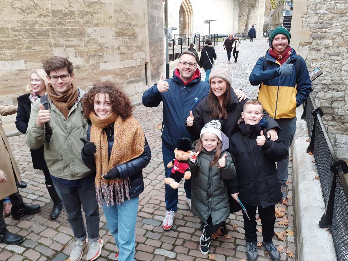 ExBeefeaterDave's tweet photo. Great bunch of visitors on my 12:30 tour @TowerOfLondon ๐ฐ Thanks for joining-in and for #HavingFunWithHistory
I do hope you all enjoy the remainder of your day out with us ๐ https://t.co/3tPF1b5oP2