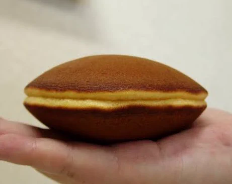 どら焼きと三笠の違い知ってた？！閉じているか閉じていないかによるらしい。