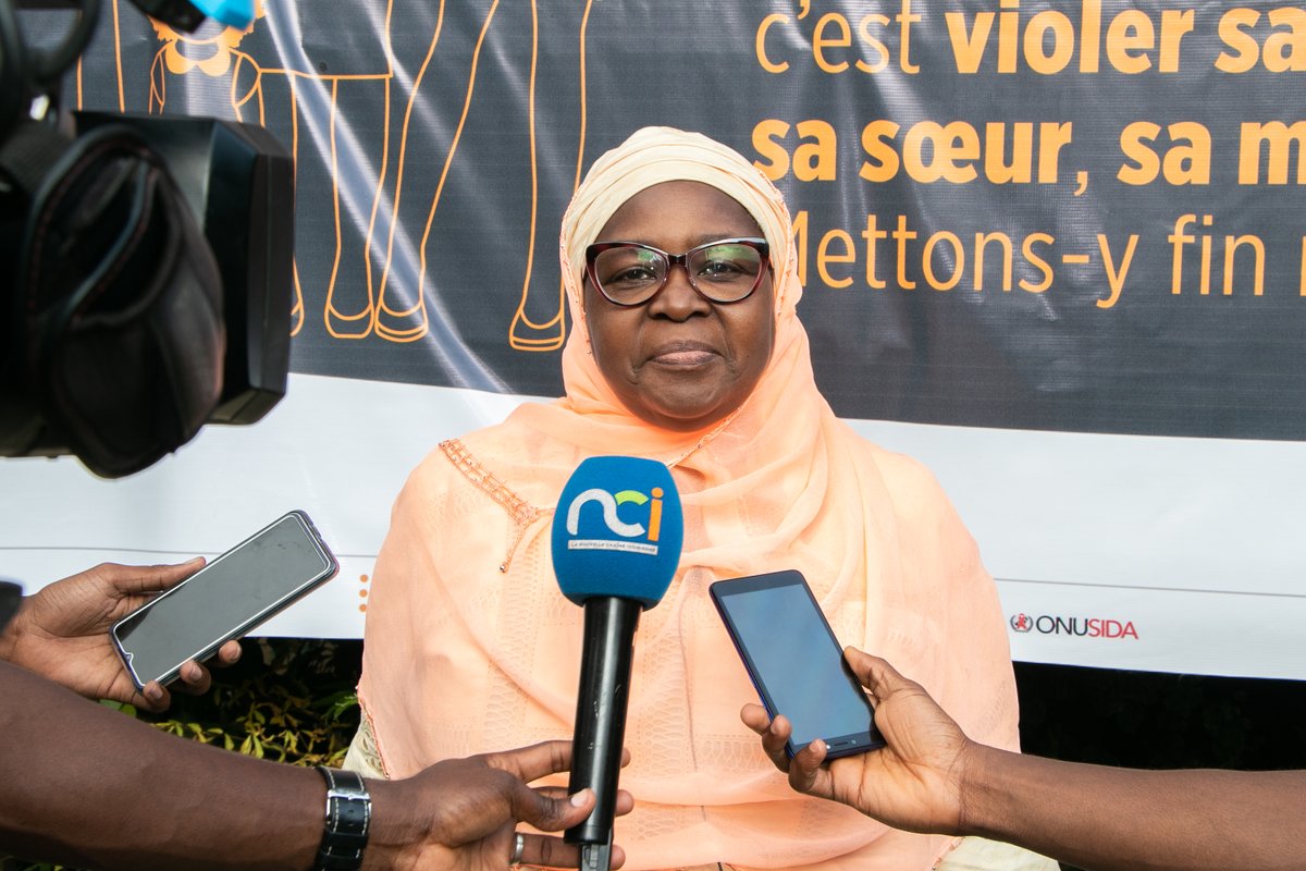 onufemmesCIV's tweet photo. 16jours d’activisme : @onufemmesCIV incite les professionnel (le) s des médias à l’intégration du genre dans le code de l’éthique et de déontologie du journalisme.@AmbSuisseCI @AnneLemaistre @Nasseneba_Toure @ONUCotedIvoire 
#OrangezLeMonde 
#CIVZeroViol https://t.co/Zmk7Jdhvs4