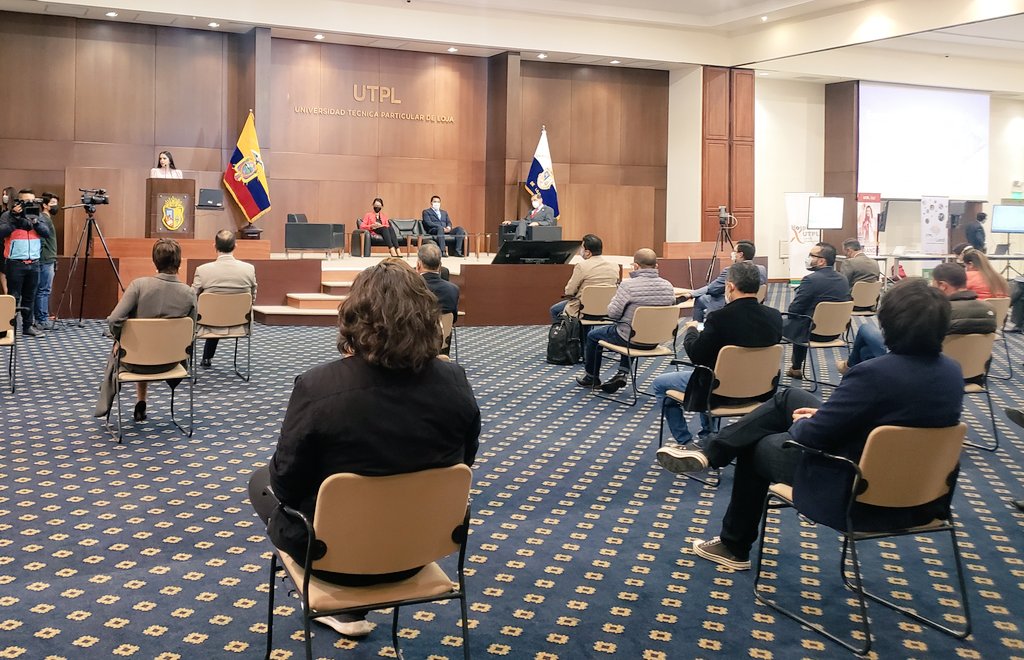 utplvinculacion's tweet photo. Iniciamos con #LojaSmartCity » un encuentro para la Gestión Inteligente del Territorio. #SmartLandUTPL @quo_hub y @MunicipioDeLoja reunimos a tomadores de decisión, academia, sector emprendedor y ciudadanía para continuar potenciando el desarrollo de #Loja https://t.co/aOQhuAQIZD