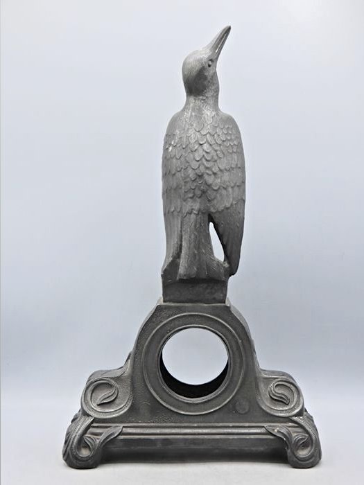 anno1900nl's tweet photo. Mooie aankoop op Catawiki: een klokkenhuis met sculptuur van een vogel (aalscholver?) in #ArtNouveau stijl. Gegoten in een zinklegering https://t.co/JhEX1wOg79