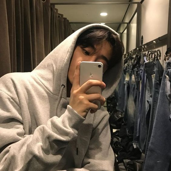 pogingbaji's tweet photo. dj baji thread aka music taste ng isang pogi 👍 https://t.co/UB3mFG3UrY