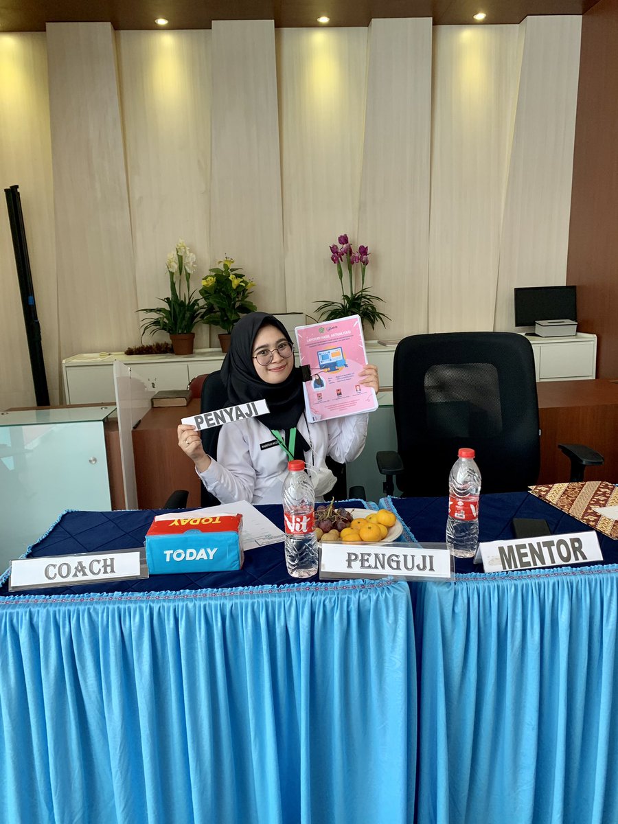 fhiraa_'s tweet photo. Agustus -  November yang penuh lika liku saya akhiri dengan Alhamdulillah 😭😭 https://t.co/1kQuNosNwJ