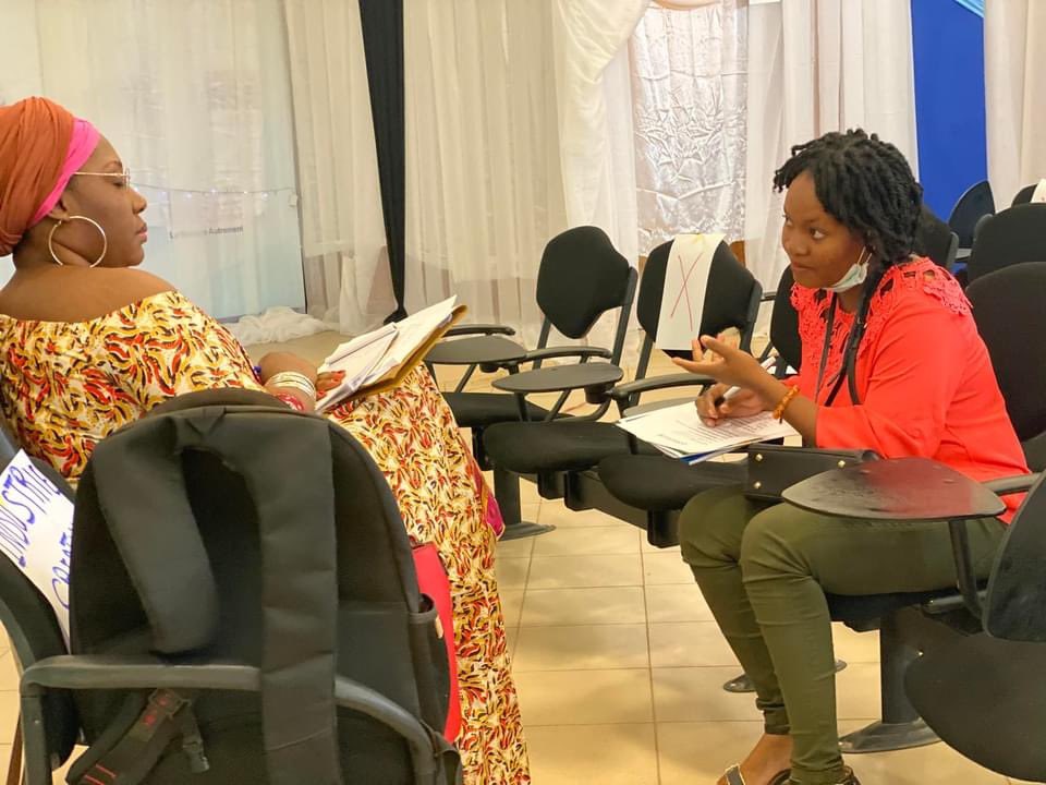 laf_wo's tweet photo. ÉTAPE DES ÉCHANGES B to B 

L’activité majeure du #WoLAf Forum, les échanges B to B. C’est l’occasion donnée aux filles de s’entretenir individuellement avec les mentors.

@UNFPABF  @onubf @planburkina @GracyDi @ChantalNare 

#WoLAf2021
#SIFeD2021
#leadershipfeminin
#WomenInPeace https://t.co/KJukUcM8wY