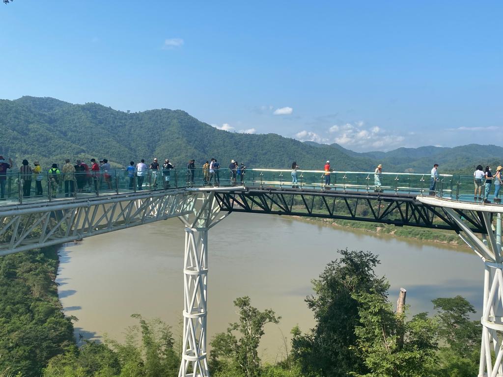 Siamtrails's tweet photo. A 20 km de la localidad de Chiang Khan,  al noreste de Tailandia, se puede disfrutar de unas espectaculares vistas del Rio Mekong desde este "skywalk" #tailandia #mekong #vistas #isaan #chiangkhan https://t.co/rYx8AWJj8V