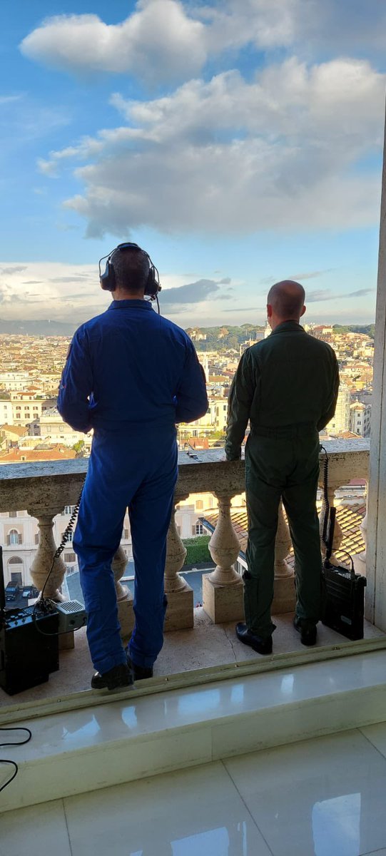 15Athos's tweet photo. Superbe exemple de coopération entre la Patrouille de France et les frecce tricolori à l’occasion de la signature du traité du quirinal. 
Splendido esempio di collaborazione tra la Patrouille de France e le frecce tricolori in firma de la signatura del tratatto del quirinale. https://t.co/2IZzKDVP39