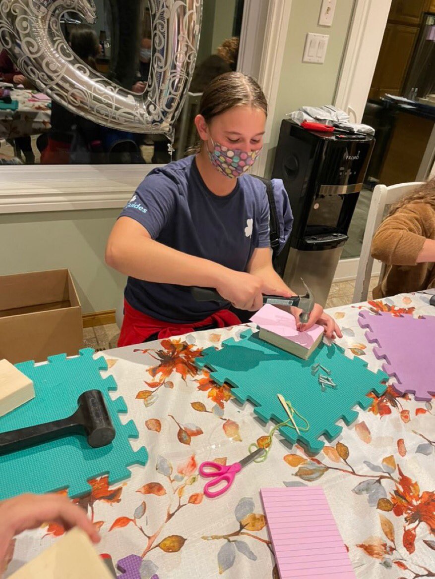 GGCOrangeville's tweet photo. Who doesnβt love a good craft?!? Especially when it involves hammers! What have you created lately? #everythingshewantstobe #Orangeville #ArtStudio #ExperimentandCreate @girlguidesonnv @girlguidesofcan https://t.co/IJcZUzeLzI