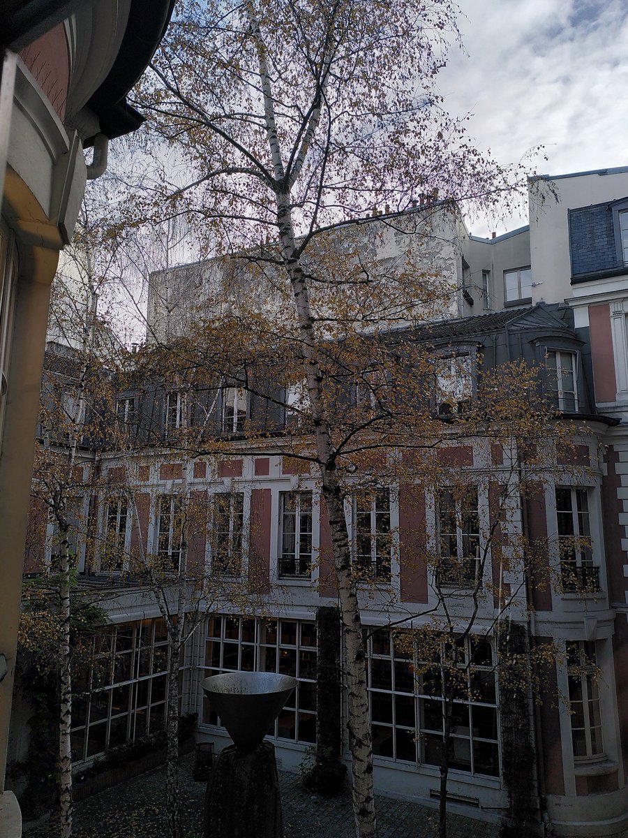 AnneBaillot's tweet photo. Graphs, maps, trees. #datathonihadfk https://t.co/OfciiNyb9Q