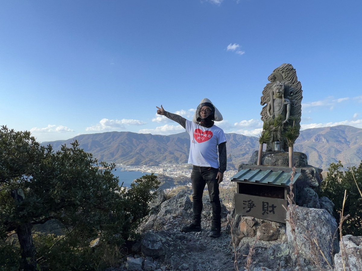 10per1696man's tweet photo. 次の行き先、あっち

小豆島の旅最後は、二十四の瞳映画村の
向かいのお土産屋さん#かまとこ

いつも、楽しく遊んでいただき有難うござい��す。って遊んでたらフェリーの時間ギリギリ💦

小豆島のみなさん、今年も楽しい時間を有難うございました😆 https://t.co/7no6P4bput