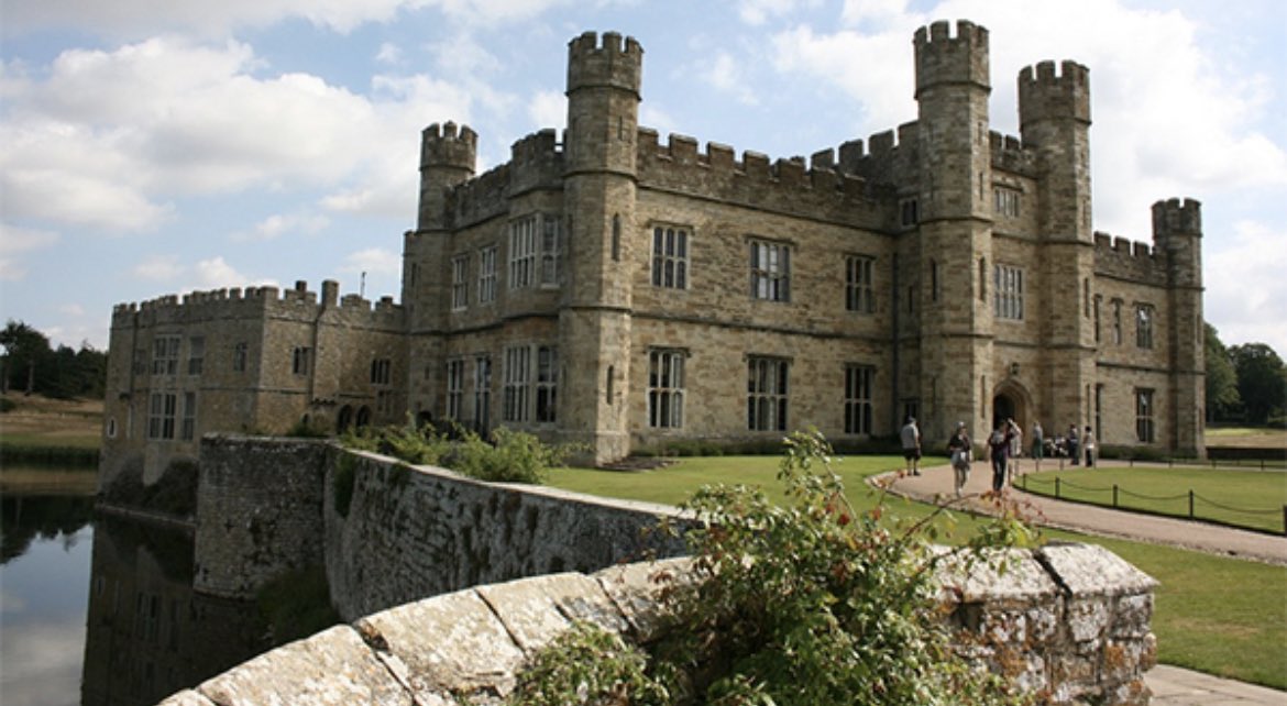 Blenheim_Sch's tweet photo. It’s all happening in KS1 today! Year 2 are super excited about their visit to @leedscastleuk &amp; Year 1 are ready to welcome some Dance Students from @RavensbourneSch who are doing a special performance for them this morning! @Education21C #makelearningmemorable https://t.co/bRNy33sBcT
