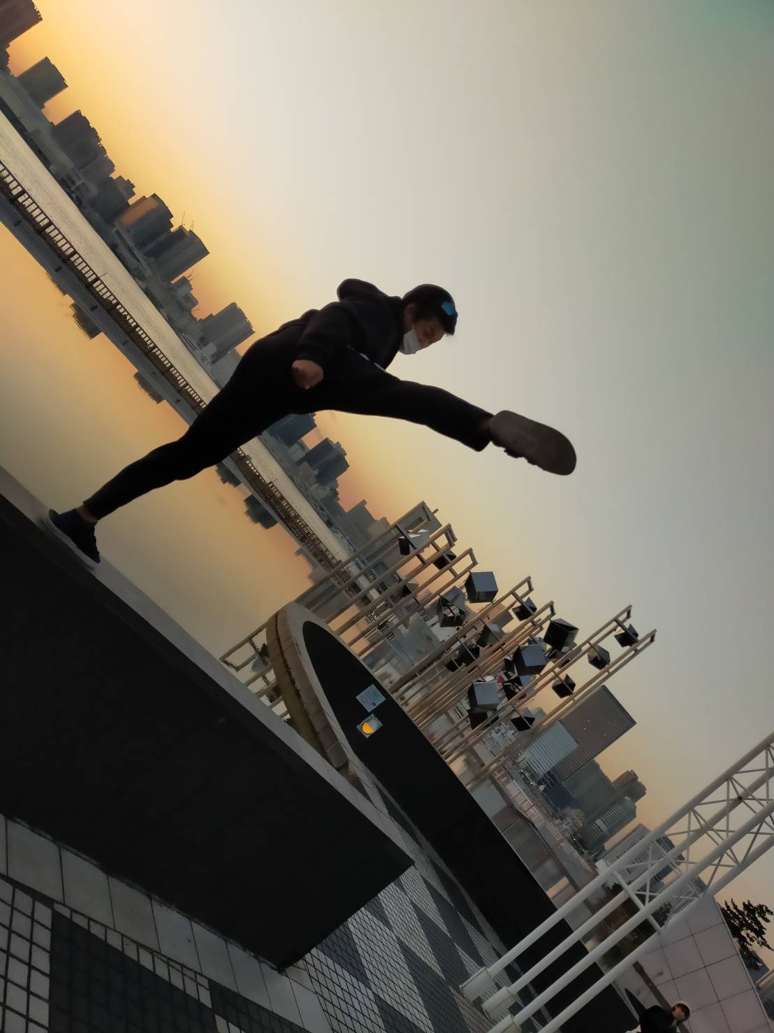 高田将司 本日もお疲れ様でした 皆さん良い週末を 僕は仕事ですけど 夕陽でヴァン ダムごっこ Jcvdで夕陽といえば レジョネア Jcvd作品の中でも異質 銃撃戦ばっかりで超玄人向け T Co Nfbi3fvmqz Twitter