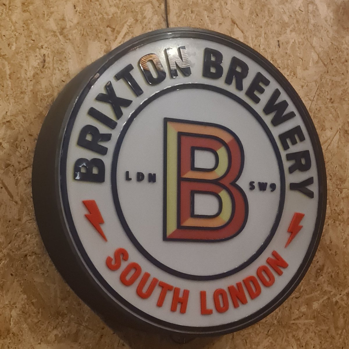jamesy_c1's tweet photo. If you love great tasting beers @BrixtonBrewery taproom in #Brixton is a great place to visit.
Some fantastic beers and at under £5 a pint it a place not too miss if you are in the area

#beerontap #beerhunter #beertravel #craftbeer
#craftale #aleontap #beersofinstagram
#beers🍻 https://t.co/SFUKbddJa7