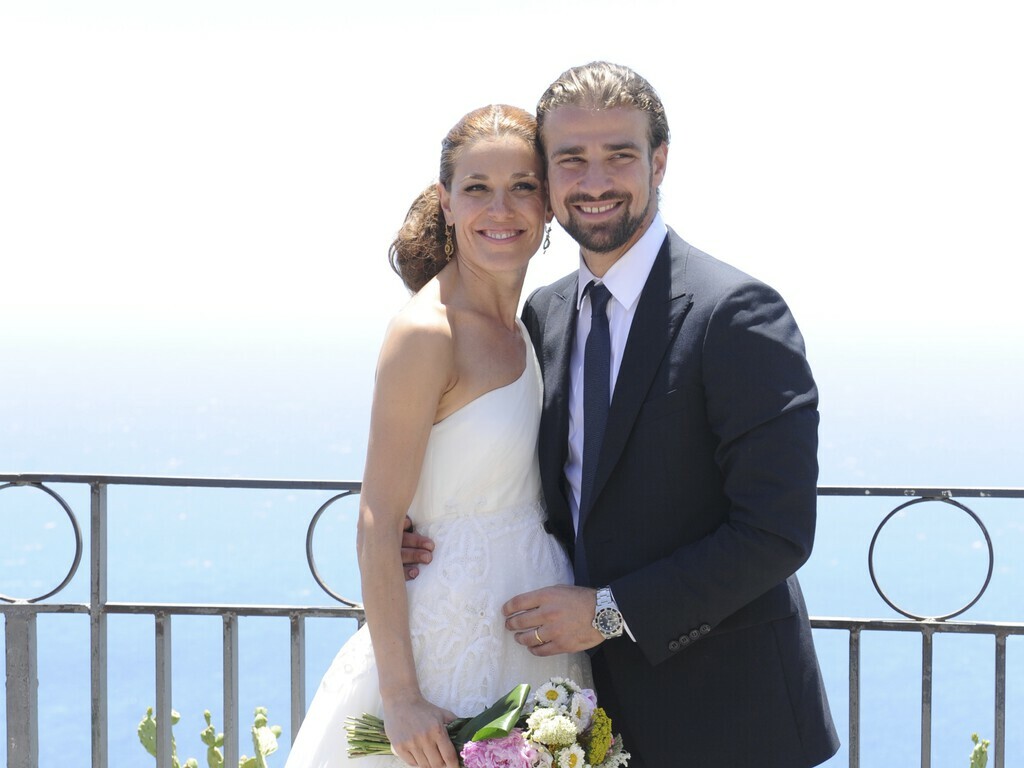 Cotilleoss's tweet photo. La familia de Mario Biondo, marido fallecido de Raquel Sánchez Silva, consigue que se abra una investigación contra el médico forense que lo examinó https://t.co/EeN6mTV7JW #cotilleoss #prensarosa https://t.co/qINIiCMgdU