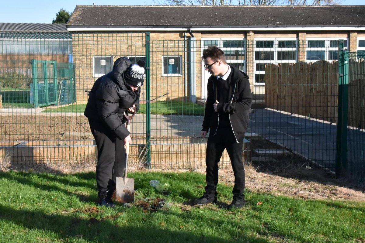 ForestDoncaster's tweet photo. We enjoyed joining some students at @TheBridge_Hub  today to plant some trees from the @WoodlandTrust  We look forward to
helping you nurture and care for them 🌳 https://t.co/09LuJ2YIC6