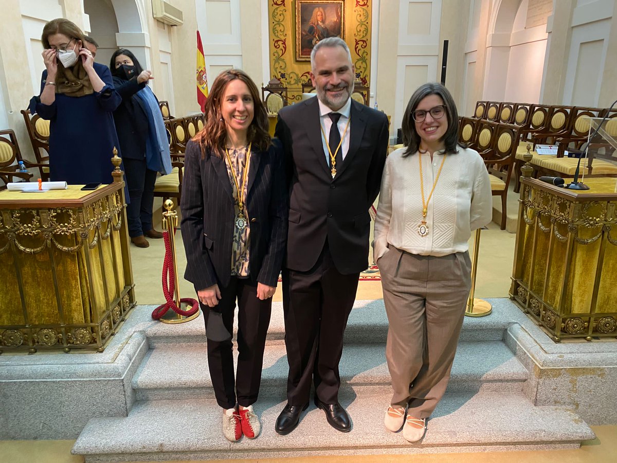 Jesus M De La Fuente (@jesusma20810198) on Twitter photo Ayer fue un gran día para Bionanosurf (<a href="/bionanosurf/">Bionanosurf</a>). Recibimos las medallas como Académicos de la Academia Joven de España dos miembros actuales de Bionanosurf <a href="/DrMaryMoros/">María Moros</a> y <a href="/jesusma20810198/">Jesus M De La Fuente</a> y una alumni de nuestro grupo <a href="/bpelaz1/">bpelaz</a>. Ayer fue un gran día para Bionanosurf (<a href="/bionanosurf/">Bionanosurf</a>). Recibimos las medallas como Académicos de la Academia Joven de España dos miembros actuales de Bionanosurf <a href="/DrMaryMoros/">María Moros</a> y <a href="/jesusma20810198/">Jesus M De La Fuente</a> y una alumni de nuestro grupo <a href="/bpelaz1/">bpelaz</a>.