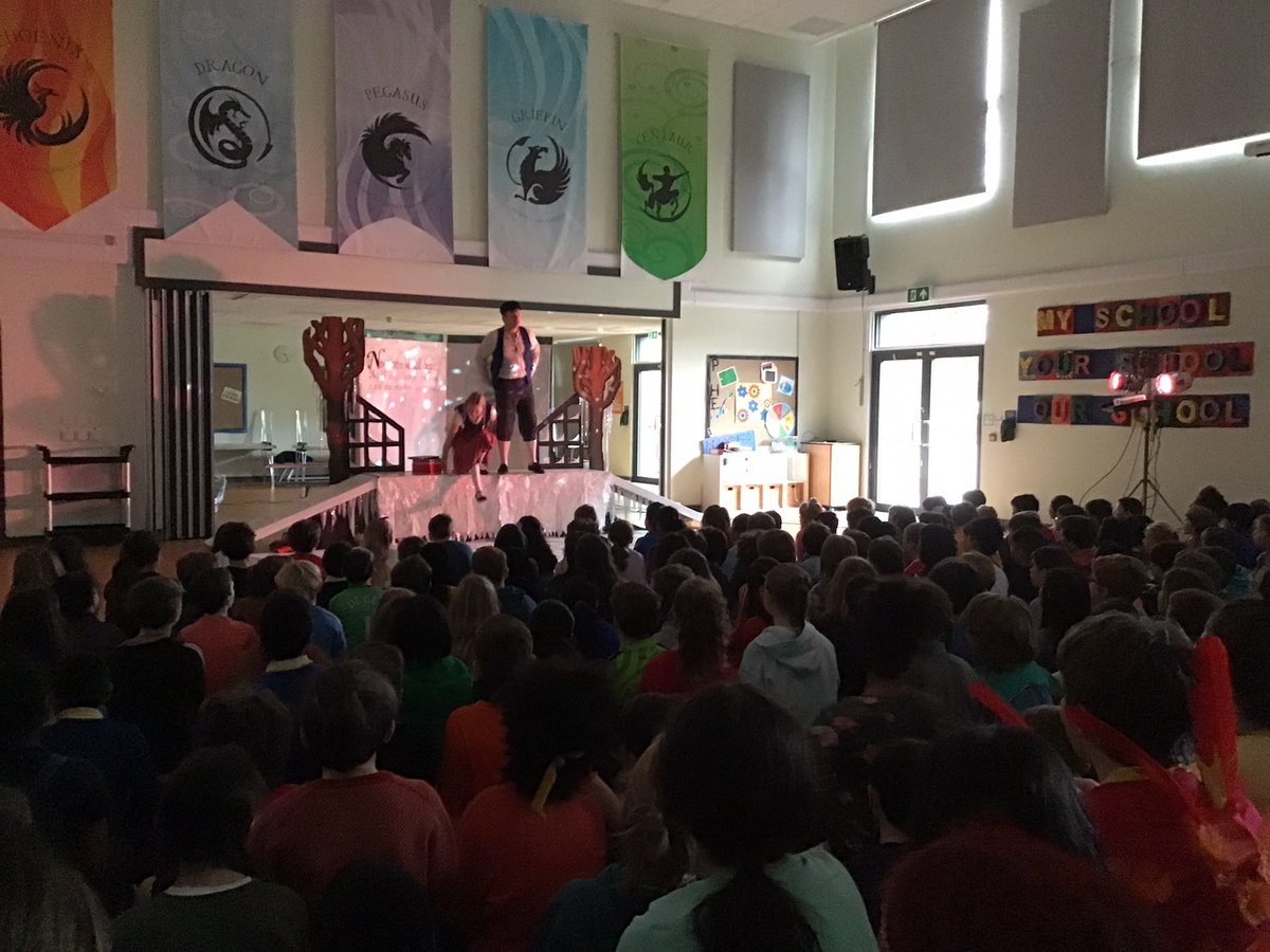 BeaverRoad_Pri's tweet photo. An exciting morning at the Junior school as we all meet in the hall dressed in our house colours! Here are some pictures of us enjoying a performance of The Snow Queen! https://t.co/FkGXuNCo4g