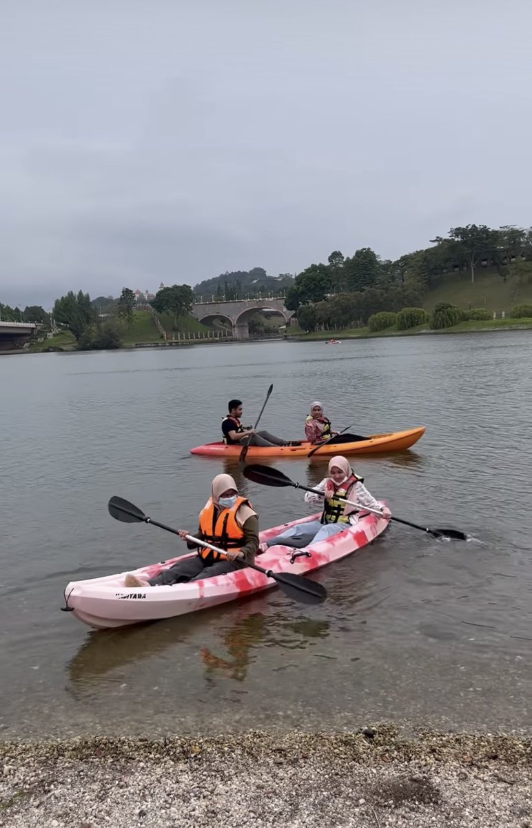 ImanAbdulRahim's tweet photo. Kayak dekat Kelab Tasik Putrajaya. Bawa seluar extra tau! And call dulu sebelum datang sebab biasanya full. https://t.co/YgJs3RLVxK