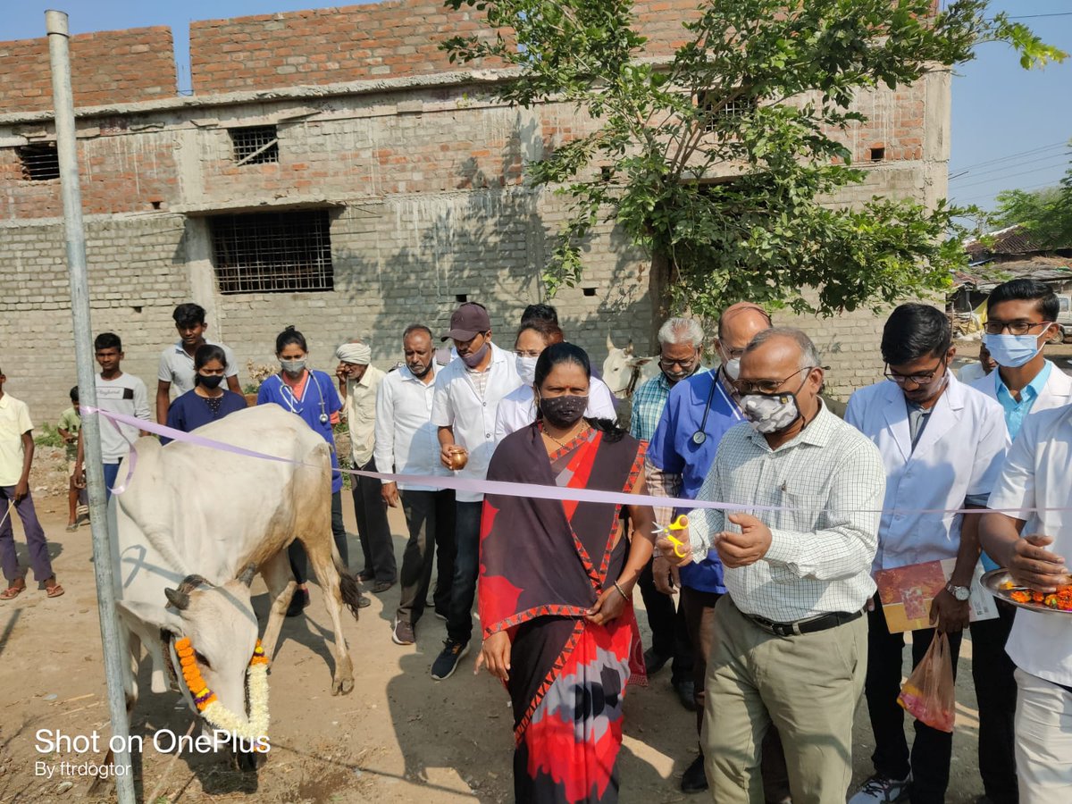 NssNvc's tweet photo. Hon'ble Associate Dean Sir to Sarpanch Madam, Parsodi during the celebration of Constitution Day.

All NSS Volunteers of Nagpur Veterinary College, MAFSU, Nagpur actively participated and involved in the celebration of "Constitution Day" and "Animal Health Camp" https://t.co/DCvVWDECoW