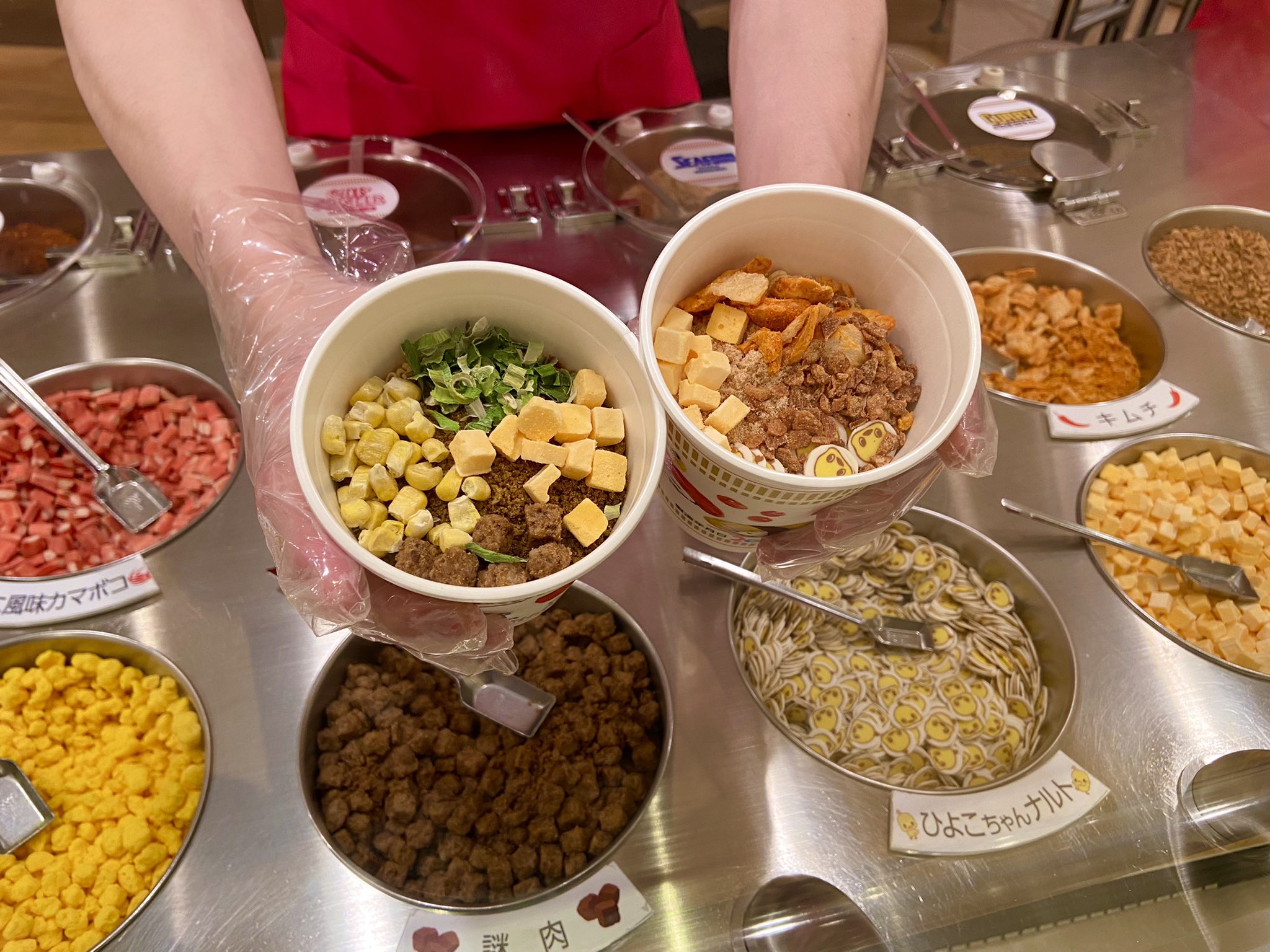 わ か マイカップヌードル作っていっぱい食べて色んな味 買った ヌードル祭りする カップヌードルミュージアム ガーリックチップ 入れ忘れてるよ カップヌードルアイス 醤油が ほぼスタバのみたらしだった T Co Eulcwrbf Twitter