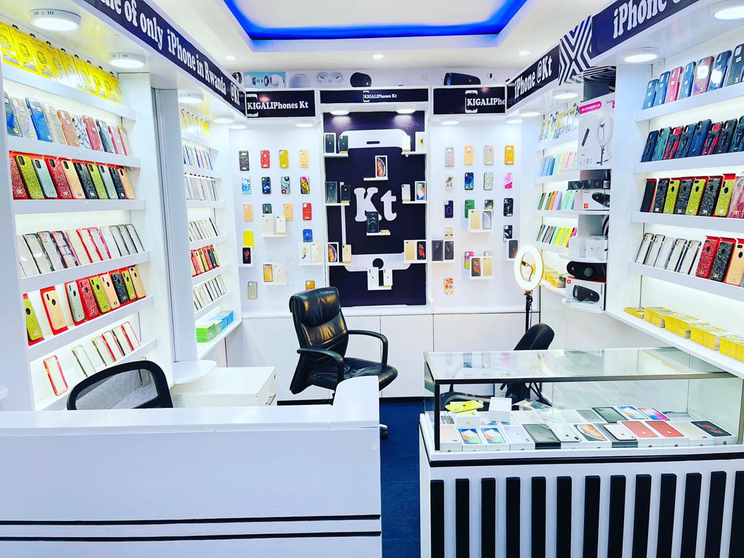 zagrwanda's tweet photo. @Kigaliphones_Kt @expedite @kgmobile @the_newspecies

They called and we derivered! from scratch to these final artworks. 
@zagrwanda we represents the experts in interior designs.

Contacts: 078 4843 042

#Rwot #KOT https://t.co/Fi0r8PvEGn
