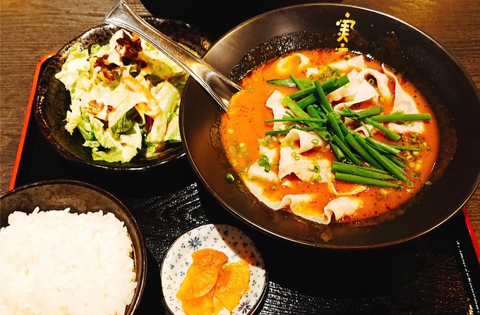 豚しゃぶスープカレー定食とかいう、あまりよく分からないけどともかくやたら美味いもん食ってた。 