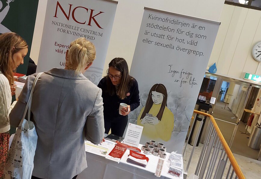 KvinnofridNCK's tweet photo. I dag är vi på konferensen Operation Kvinnofrid för att informera om NCK:s verksamhet och Kvinnofridslinjen. Konferensen är en mötesplats för yrkesverksamma i Stockholms län för att utbyta erfarenheter, samverka och ta del av forskning. #kvinnofrid https://t.co/CVx7qOUPl9