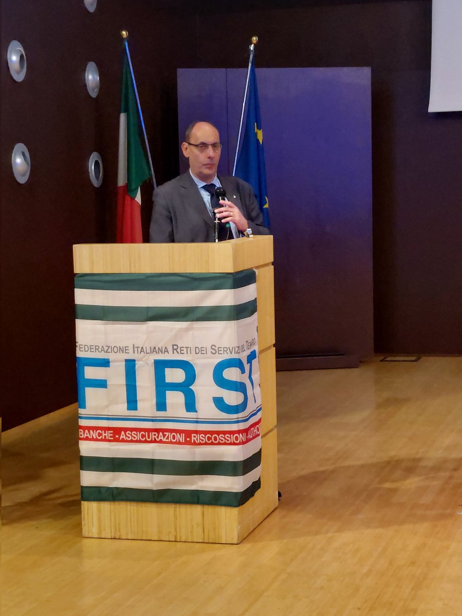 SimonaAngio's tweet photo. Al Congresso First Cisl Bergamo Pierpaolo Merlini Seg. @FirstCisl
Se la responsabilità individuale non diventa responsabilità collettiva è inutile ... per diventare non esperti delle teorie ma esperti della realtà ... per costruire il cambiamento nel mondo ...

@firstcislbergamo https://t.co/JybDmJvwLS