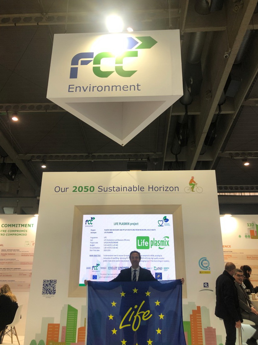 lifeplasmix's tweet photo. 📢 @jaime_ezquerra de @FCC_MA, representó a @lifeplasmix en @SmartCityexpo. Resaltó la importante e innovativa tecnología del proyecto para producir 3.769 ton/año de pellets reciclados de PP, PS & EPS
#EconomiaCircular
#ProyectosLIFE
#PlásticoReciclado https://t.co/UcbH3rJGCV