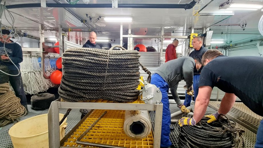 argosfroyanes's tweet photo. When Longlines are complete we need to make and prepare #ASFiskevegn buoylines, anchor lines, anchors, buoys and floats – everything has to made up from scratch on this new vessel  #MFVARGOSHELENA 🙂  #CCAMLR #ROSSSEA 2021 https://t.co/lntg78tBxJ