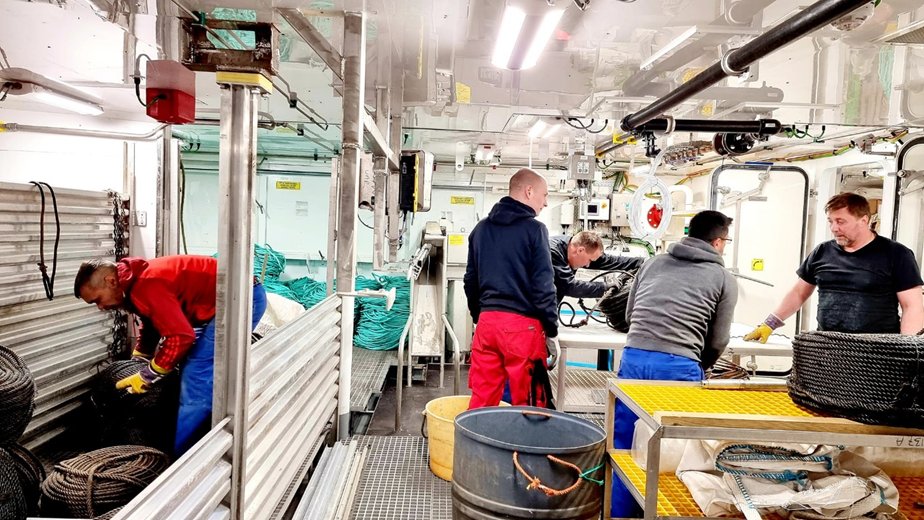 argosfroyanes's tweet photo. When Longlines are complete we need to make and prepare #ASFiskevegn buoylines, anchor lines, anchors, buoys and floats – everything has to made up from scratch on this new vessel  #MFVARGOSHELENA 🙂  #CCAMLR #ROSSSEA 2021 https://t.co/lntg78tBxJ
